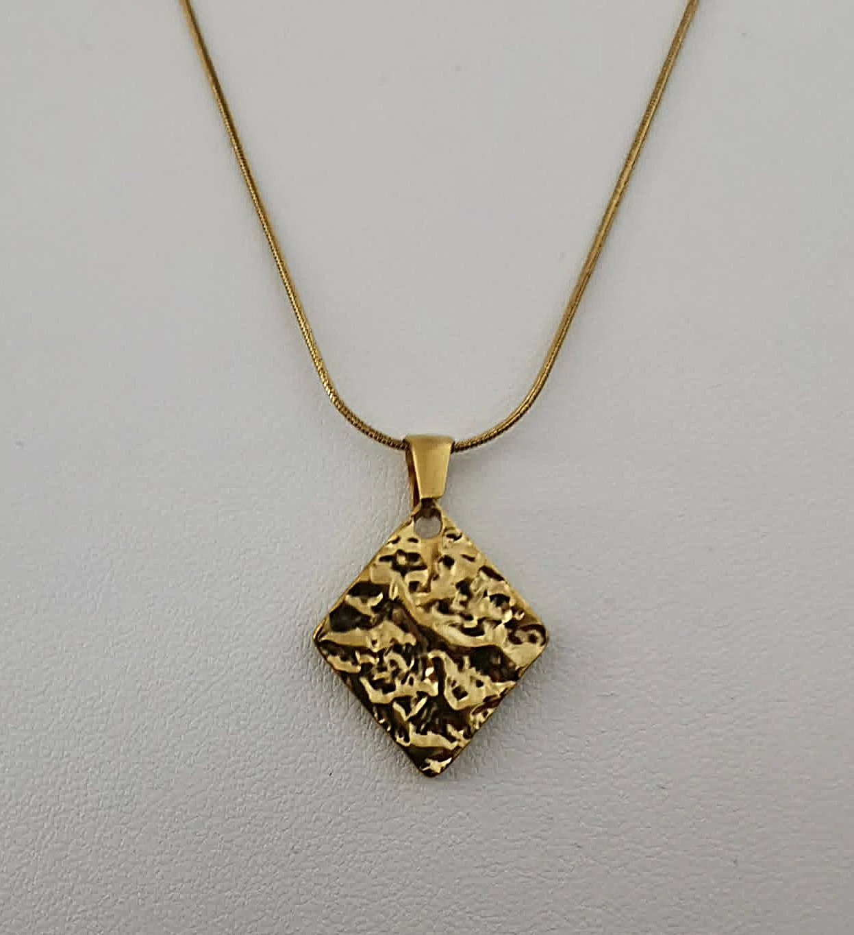 Women's Necklace, hammered texture pattern, made of stainless steel – photo 3
